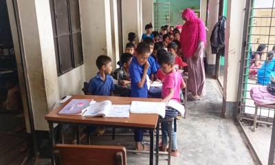 বন্ধ স্কুল, বারান্দায় চলছে ২০০ শিক্ষার্থীর পাঠদান