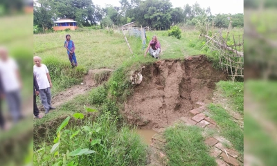 ফটিকছড়িতে বন্যায় সড়ক ভেঙে ভোগান্তিতে হাজারো মানুষ