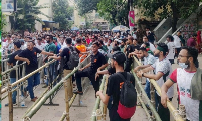 দুই লিটার পানির বোতলের দাম ৬০০ টাকা!