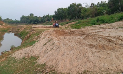 ফটিকছড়িতে নির্বিচারে বালু লুট, প্রশাসনের ভূমিকা প্রশ্নবিদ্ধ