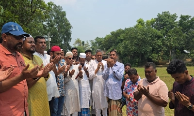 শ্রীপুরে নিহত শিক্ষার্থীর পরিবারের পাশে বিএনপির কেন্দ্রীয় নেতা 
