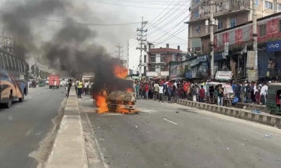 ঢাকা-টাঙ্গাইল মহাসড়কে চলন্ত ট্রাকে আগুন 