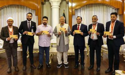 বিজয় দিবস উপলক্ষে স্মারক ডাকটিকেট অবমুক্ত করেছেন প্রধান উপদেষ্টা