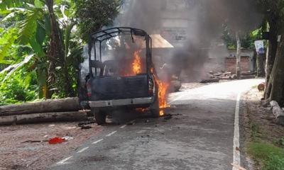 গোপালগঞ্জে পুলিশের গাড়িতে আগুন