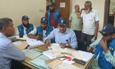 গোপালগঞ্জে সাবরেজিস্ট্রি অফিসে দুদকের অভিযান