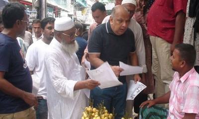 গোপালগঞ্জে বিএনপির ৩১ দফার লিফলেট বিতরণ