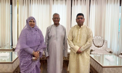 প্রধান উপদেষ্টা সঙ্গে ঈদের শুভেচ্ছা বিনিময় করেছেন সেনাবাহিনী প্রধান  এবং তার স্ত্রী।  ছবি- সংগৃহীত