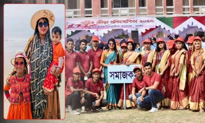 ঘর ও শিক্ষকতা দুটোই সামলান নীলা