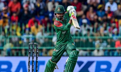 টেস্ট মেজাজে হৃদয়ের অর্ধশতক