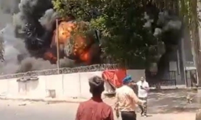 মোবাইল হাতে ধোঁয়ার ভেতর থেকে হেঁটে বেরিয়ে আসেন রমেশ, ভিডিও প্রকাশ