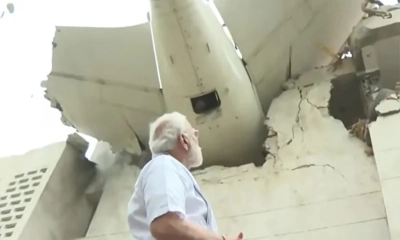 ঘটনাস্থল পরিদর্শন ও বেঁচে থাকা যাত্রীর সঙ্গে মোদির সাক্ষাৎ