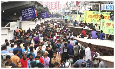 সদরঘাটে ঘরমুখো মানুষের উপচেপড়া ভিড়