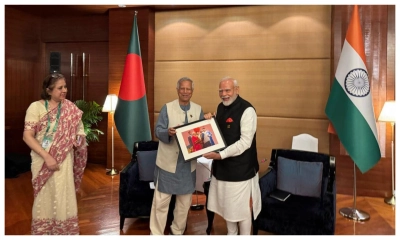 মোদিকে ২০১৫ সালের ছবি উপহার দিলেন প্রধান উপদেষ্টা