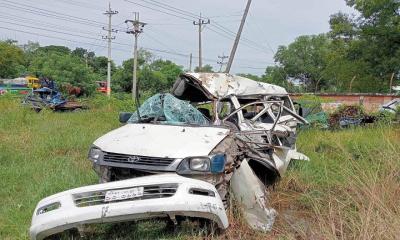 কুমিল্লায় বাসের ধাক্কায় মাইক্রোবাসের ৪ যাত্রী নিহত