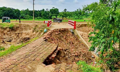 সংযোগ সড়ক ভেঙে পড়ায় কাজেই আসছে না ৩৫ লাখ টাকার সেতু