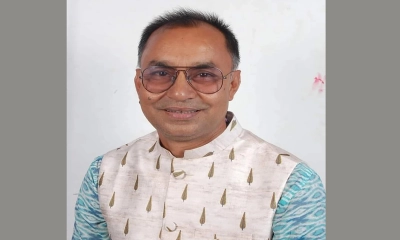 গণধোলাই দিয়ে নেতাকে পুলিশে দিল ছাত্র-জনতা