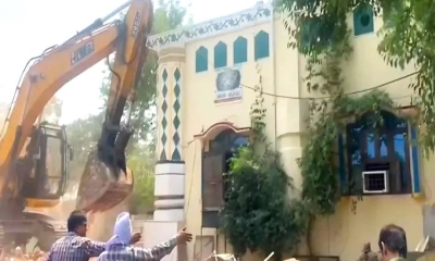 ৫০ বছরের পুরোনো মসজিদ ভেঙে সমালোচনার মুখে প্রশাসন