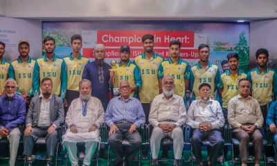 আইএসইউ ক্যাম্পাসে উৎসবমুখর পরিবেশে ক্রিকেটারদের সংবর্ধনা