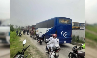 যমুনা সেতুতে ৫ গাড়ি বিকল, ৩০ কিমি যানজট