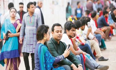 দেশে তিন মাসে ৬০ হাজার নতুন বেকার