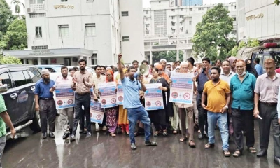 সচিবালয়ে কর্মচারীদের বিক্ষোভ, কঠোর কর্মসূচির হুঁশিয়ারি