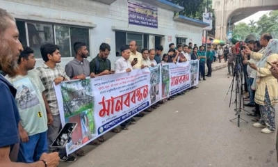 যশোরে হিন্দুদের বাড়িতে অগ্নিসংযোগের প্রতিবাদে মানববন্ধন