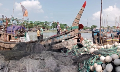 আজ থেকে সমুদ্রে মাছ ধরায় নিষেধাজ্ঞা