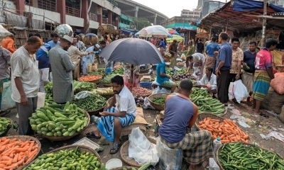 সবজির বাজারে উত্তাপ