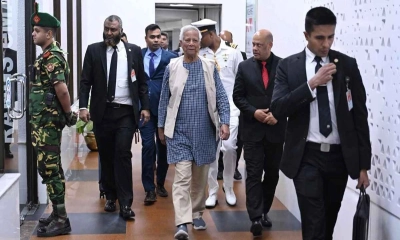 দেশে ফিরলেন প্রধান উপদেষ্টা