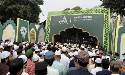 জাতীয় ঈদগাহে ঈদের প্রথম জামাতে মুসল্লিদের ঢল