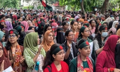১২ জুলাই : কোটা সংস্কারের দাবিতে ছুটির দিনেও রাজপথে সরব শিক্ষার্থীরা