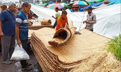 শেষ মুহূর্তে জমজমাট খাইট্টা-হোগলার বাজার