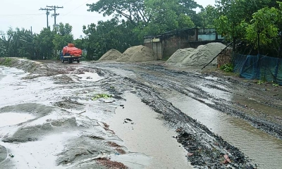খুলনা-পাইকগাছা  সড়কে ভোগান্তি