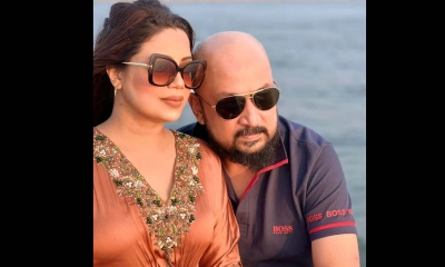 স্ট্যাটাস সরিয়ে নিলেন কনার স্বামী