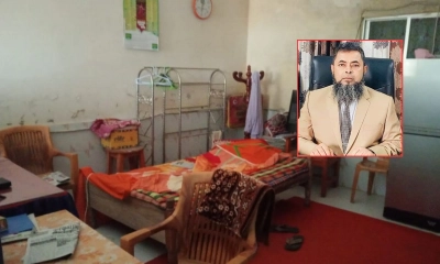 শ্রেণিকক্ষকে শয়নকক্ষ বানিয়ে উপাধ্যক্ষের বাসবাস