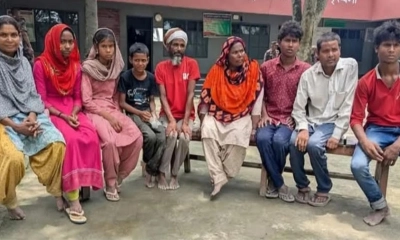 কুষ্টিয়ার রামকৃষ্ণপুর সীমান্ত ৯ জনকে আটক করেছে বিএসএফ।