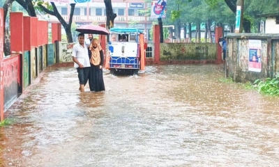 লক্ষ্মীপুরে টানা বৃষ্টিতে জলাবদ্ধতা,  চরম দুর্ভোগে মানুষ