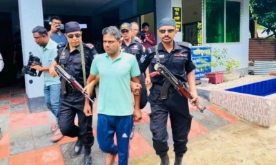 বাবাকে খুনের দায়ে ছেলে মামুনকে আটক করেছে র‌্যাব। ছবি- রূপালী বাংলাদেশ