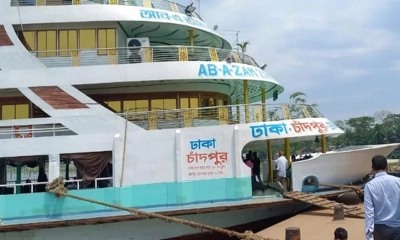 যাত্রীর অপেক্ষায় টার্মিনাল দাঁড়িয়ে থাকা লঞ্চ। ছবি: সংগৃহীত