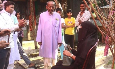 বিয়ের দাবিতে প্রেমিকের বাড়িতে তরুণীর অনশন, আত্মহত্যার হুমকি