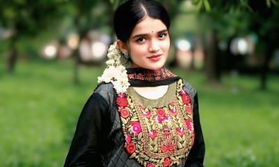 জ্ঞান ফিরতেই দেখলাম, চারদিকে অচেনা পুরুষ-চাঞ্চল্যকর বর্ণনায় মাহিরা