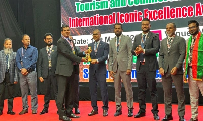 মালদ্বীপে ‘ইন্টারন্যাশনাল আইকনিক এক্সিলেন্স অ্যাওয়ার্ড’ পেলেন ইউএস-বাংলার কামরুল ইসলাম
