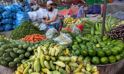 সবজির বাজারে আগুন, বেড়েছে মুরগীর দাম