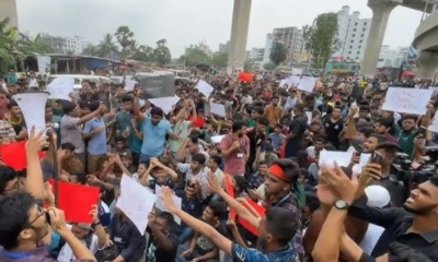 ৬ দাবিতে মাইলস্টোন শিক্ষার্থীদের বিক্ষোভ