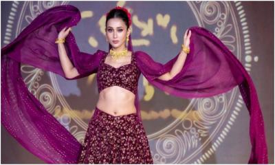 কেমন কাটছে মিমির পূজা?