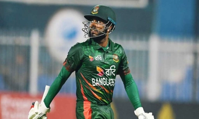 আবারও ব্যর্থ মিরাজের ব্যাট