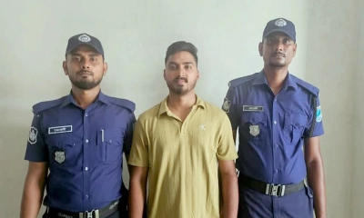 লঞ্চে দুই তরুণীকে পেটানো সেই তরুণ আটক, বললেন ‘আমার ভুল হয়েছে’