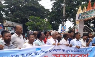 হাট বসাতে শ্মশান ভাংচুর, প্রতিবাদে মহাসড়ক অবরোধ