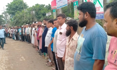মসজিদের ভিত্তিপ্রস্তর ভাংচুরের প্রতিবাদে নাগরপুর সদর বাজারে বিক্ষোভ ও মানববন্ধন করে স্থানীয় ব্যবসায়ী ও তৌহিদী জনতা। ছবি- রূপালী বাংলাদেশ