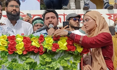কুড়িগ্রামের ঘোষপাড়ার সিংহ মোড়ে এক পদযাত্রা শেষে বক্তব্য দেন এনসিপির আহ্বায়ক নাহিদ ইসলাম। ছবি- রূপালী বাংলাদেশ
